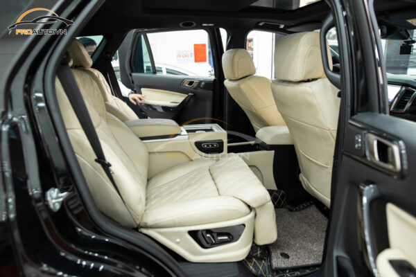Độ ghế Limousine xe Ford Everest 2020